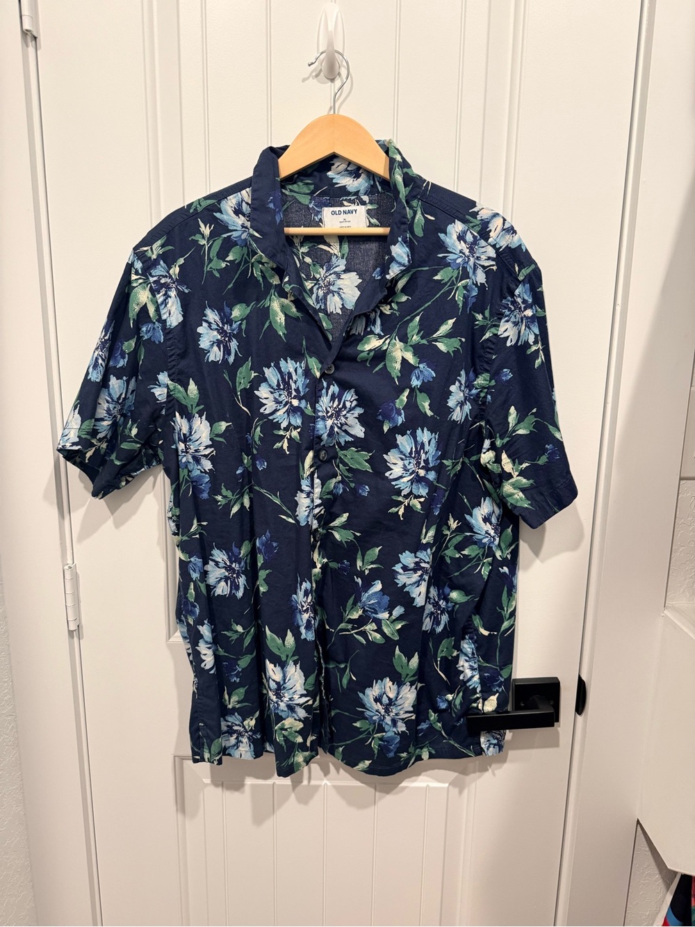 Old Navy Navy Blue Floral Short-Sleeve Button-Up Shirt